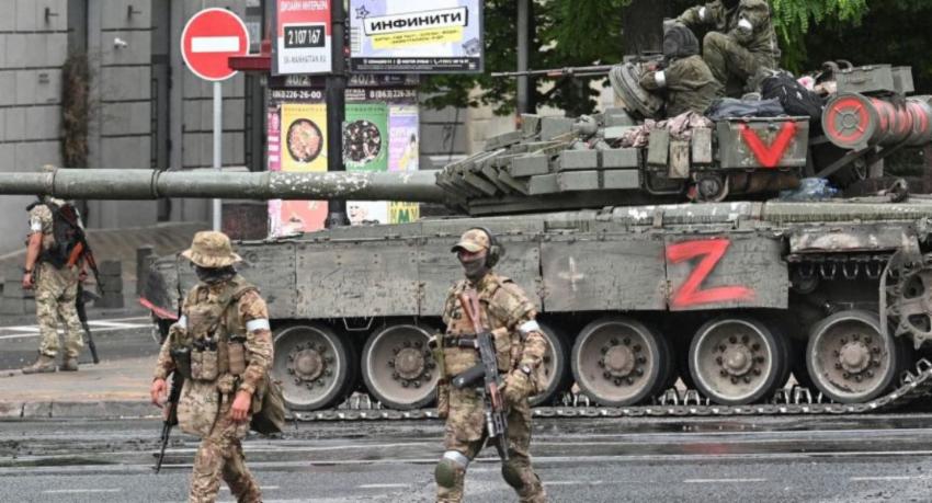 Russian gunships engage Wagner convoy